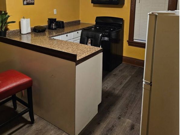 2600 Commercial Ave APT 2