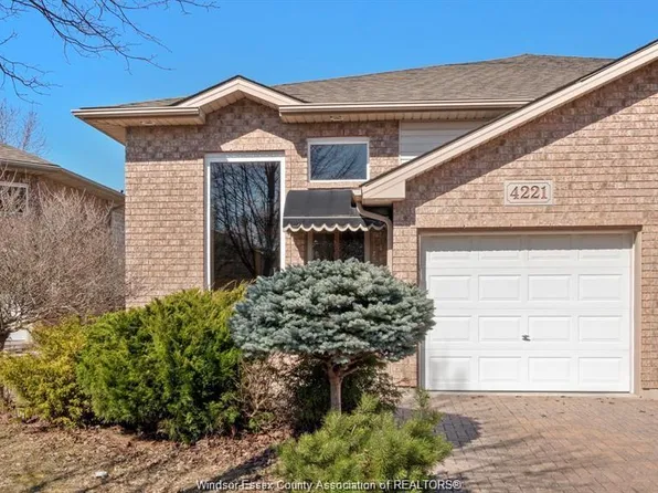4221 Stagecoach Ave, Windsor, ON N9G 2W8
