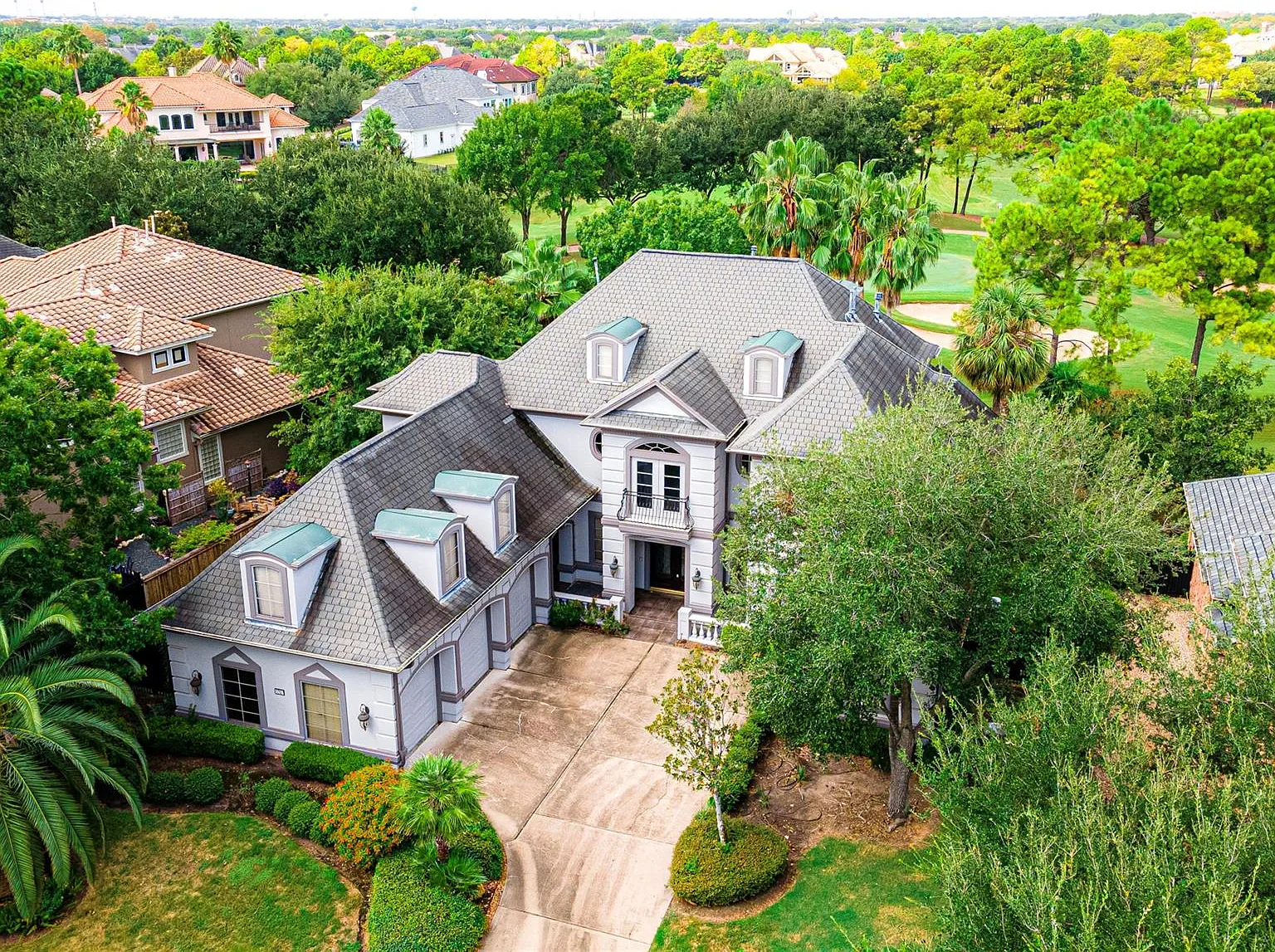 6 bed, 5.5 bath, 5073 sqft, $9,000 — Photo 2
