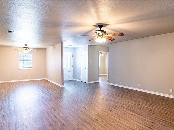 5th image of 12 Brookhollow Cir