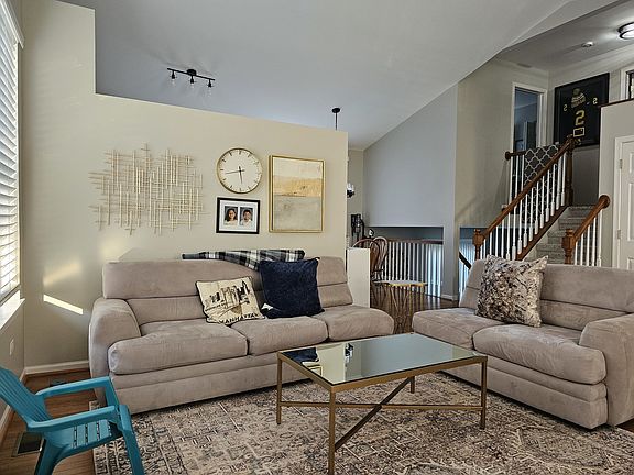 3rd image of 415 Havenwood Dr
