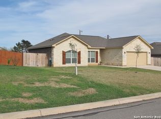 105 Ridgecrest, Floresville, TX 78114