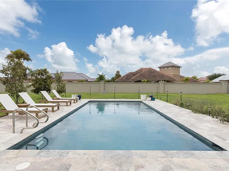 2608 Arroyo Ave — Photo 27
