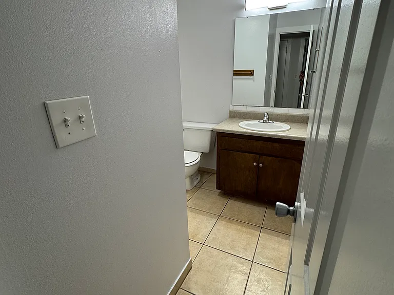 901 Illinois St — Photo 22