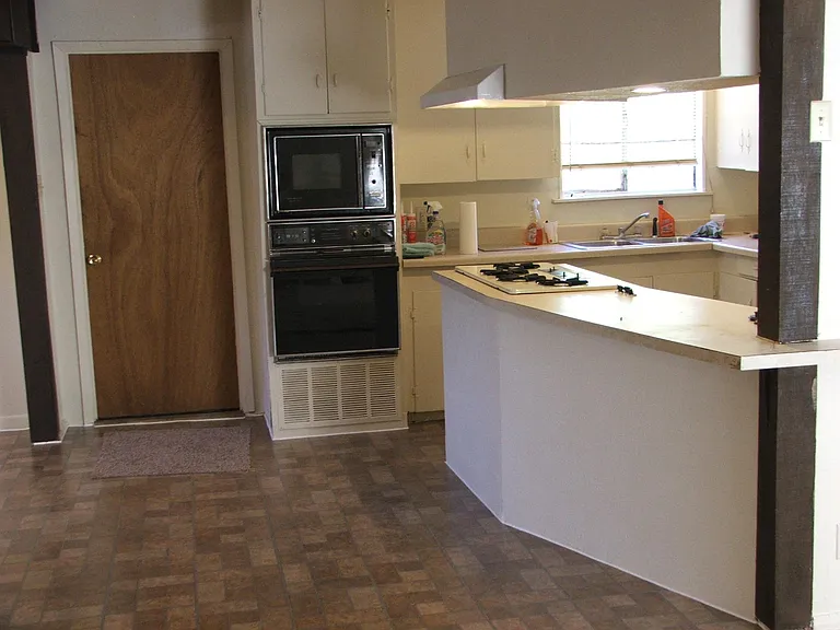 8541 Dunlap Dr — Photo 3