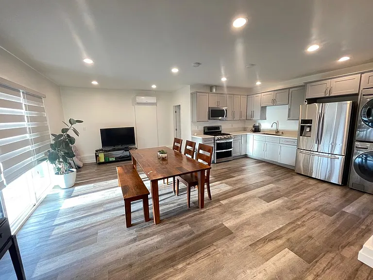 4629 1/2 La Crescenta Ave — Photo 1