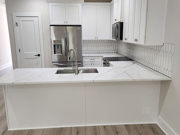 2nd image of 368 Cloverdale Blvd