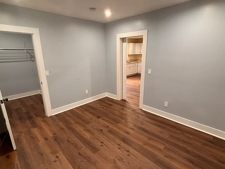 Granny Bedroom w Walkin Closet