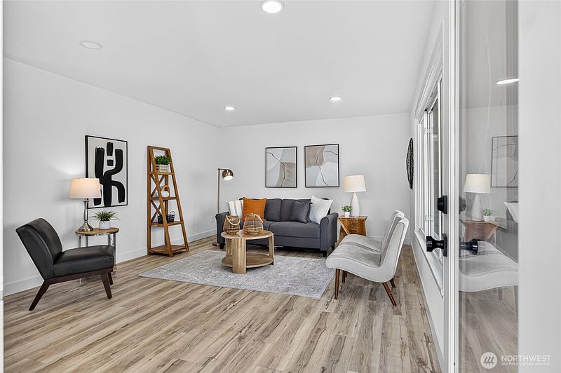 4th image of 9449 5TH Avenue SW #B
