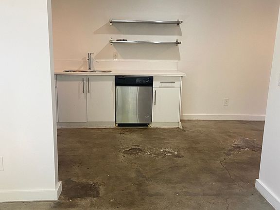 3rd image of 2117 W Clinton St #101