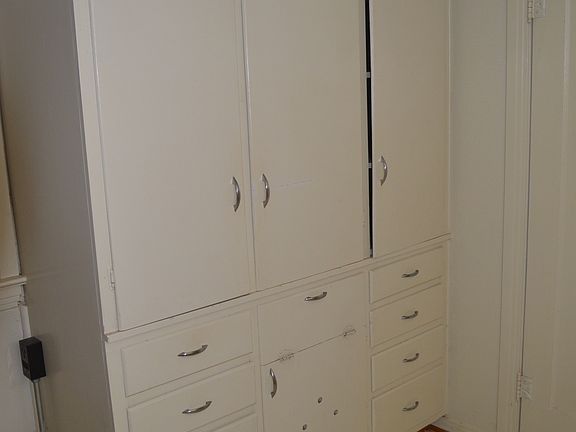 5th image of 2323 S Vernon Ave