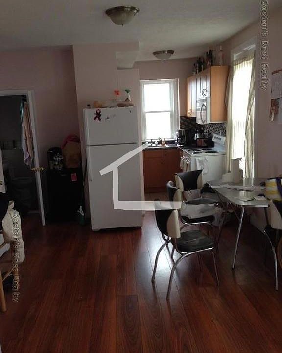 2nd image of 24 Linden St #10