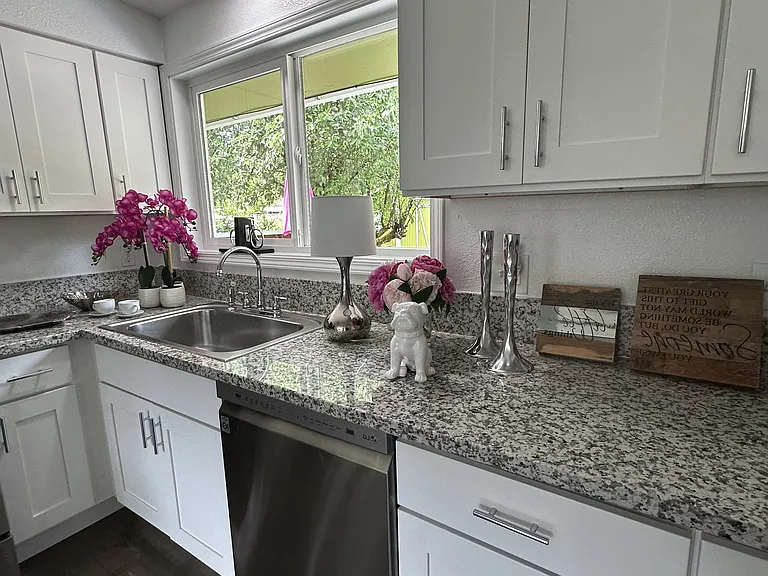810 Garrison St NE — Photo 22