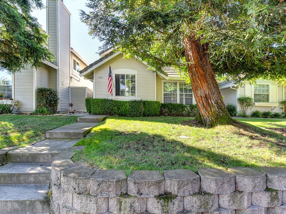 1st image of 1004 Meadowbridge Dr