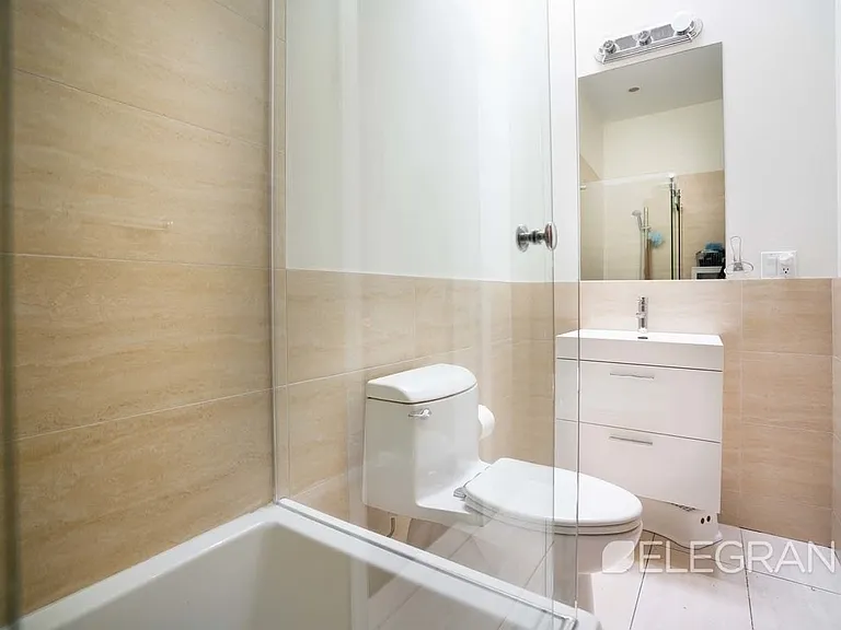 539 9th St #2 — Photo 3