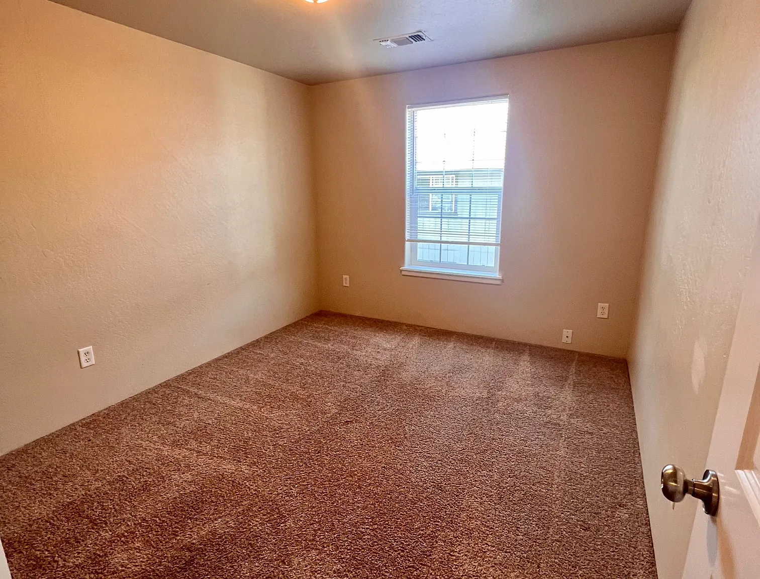 625, ID # 173 North Royal Avenue - 1 — Photo 4