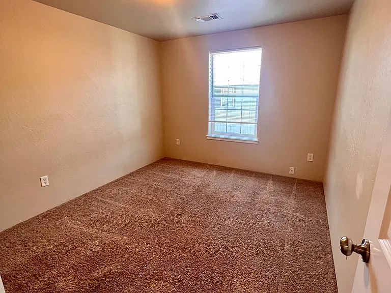173 N Royal Ave — Photo 4