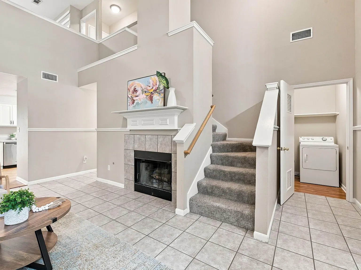 3 bed, 2.5 bath, 1517 sqft, $1,900 — Photo 3