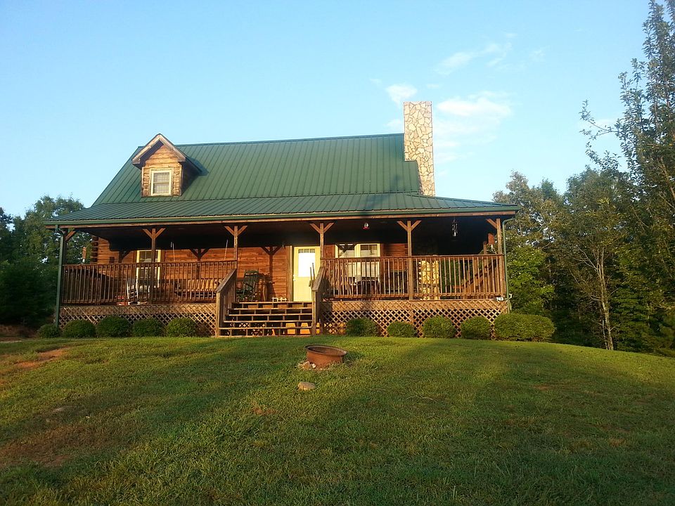 3 bedroom 1 1/2 bath free standing Log home
