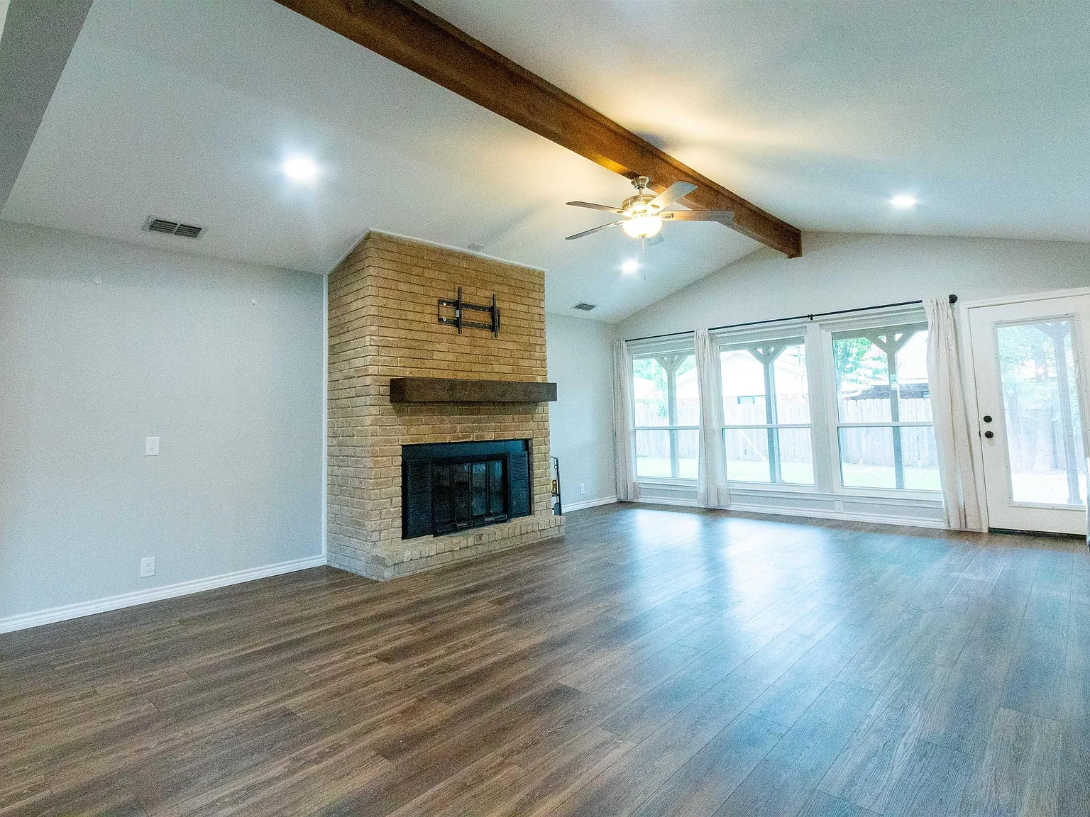 4 bed, 3.0 bath, 2334 sqft, $2,500 — Photo 3
