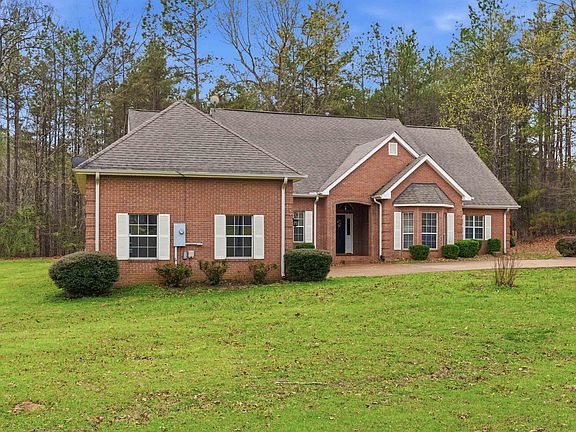 3rd image of 915 Clifftview Rd