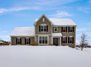 S40W22216 Rolling Oaks Ter, Town of waukesha, WI 53189