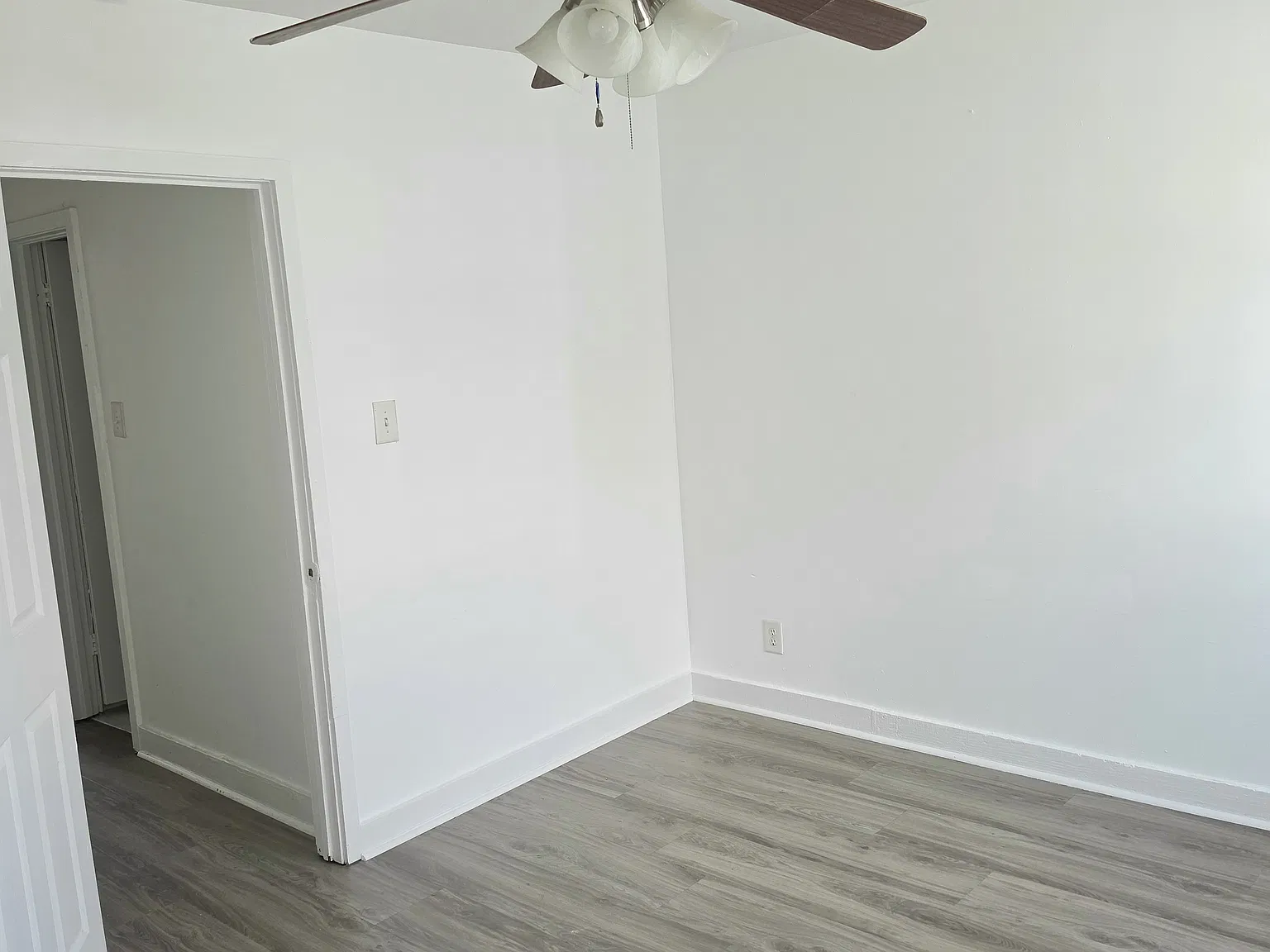 2 bed, 900 sqft, $1,800 — Photo 2