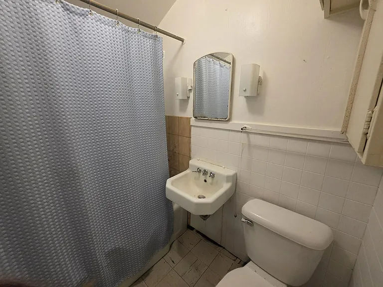 622 Hudson St — Photo 7