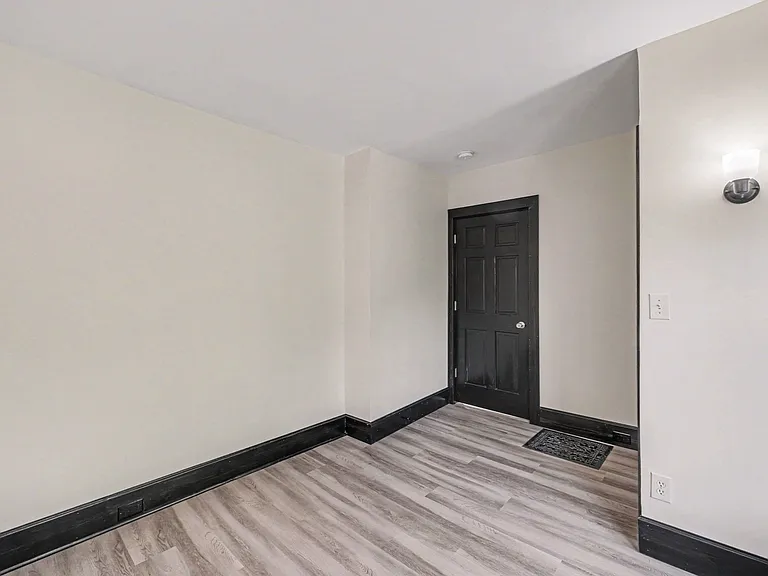 335 Crescent St NE #2 — Photo 18