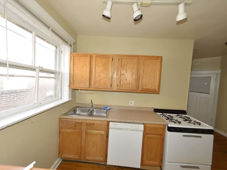 2112 Portis Aveapt #A — Photo 5