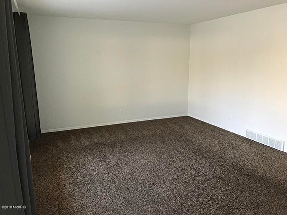 5th image of 6244 Oakhurst St