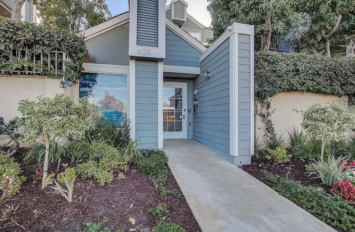2 bed, 858 sqft, $2,750 — Photo 1