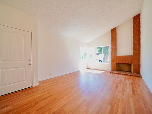 5th image of 1957 Edgeview Dr