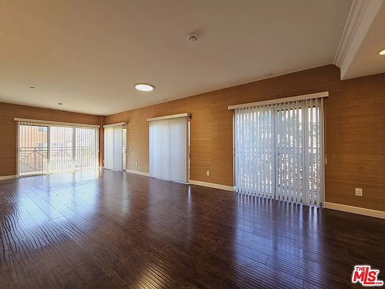 311 S Gramercy Pl #201 — Photo 5