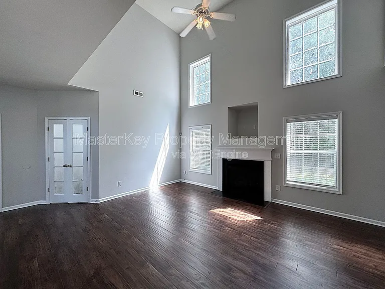 204 Straywhite Ave — Photo 7