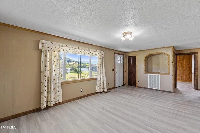 215 White Sands Rd — Photo 6