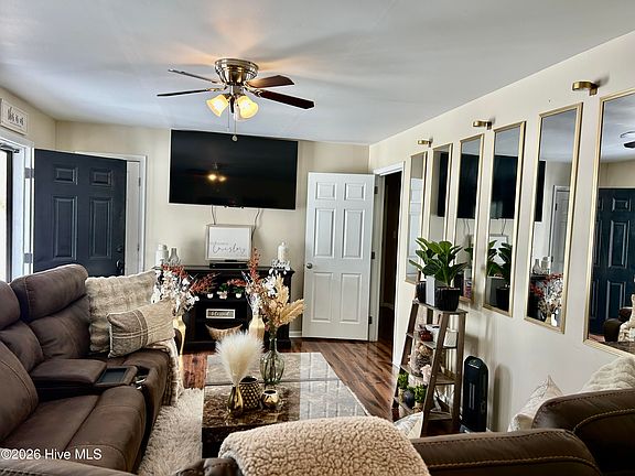 4th image of 1005 Charlie Watts Road