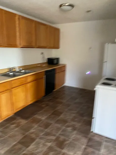 2 bed, 900 sqft, $750 — Photo 3