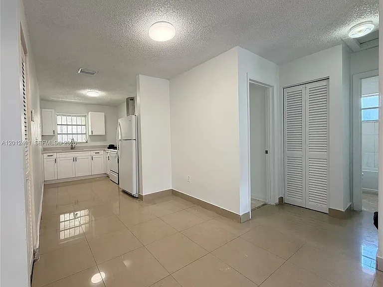 1820 NW 19th Ave #1822 — Photo 4