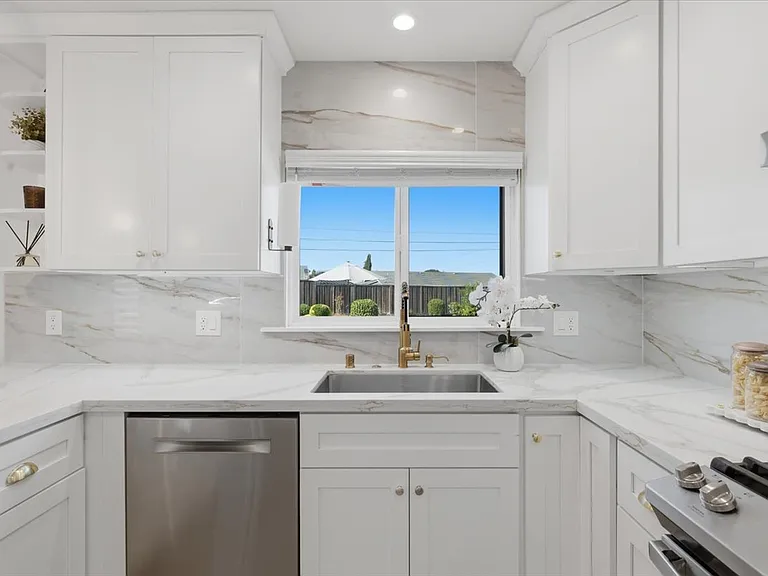 7947 Serena Ct — Photo 15