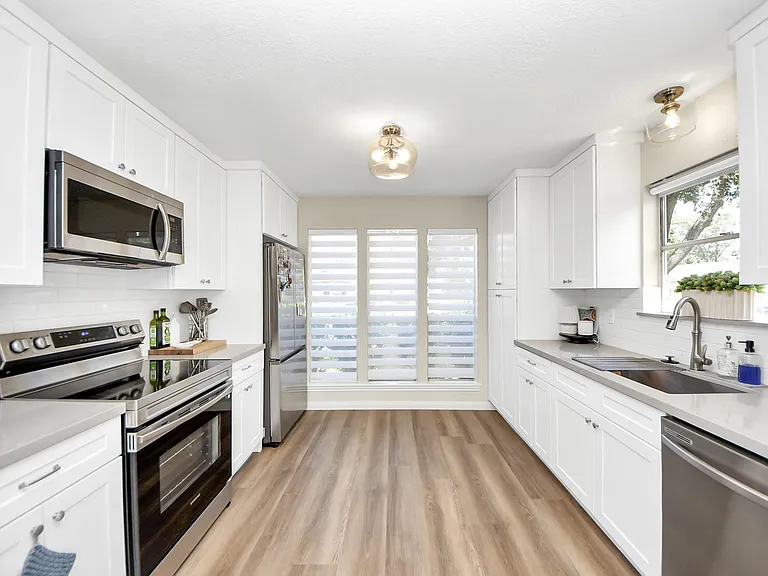 18019 Autumn Hills Dr — Photo 10