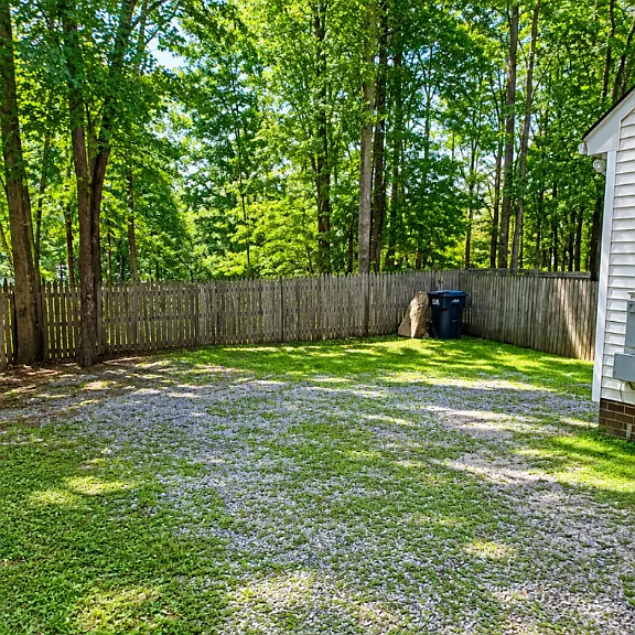 4426 Thorncroft Dr — Photo 9
