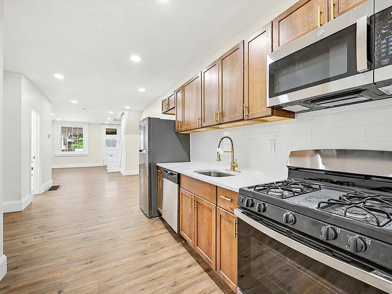 235 N Creighton St — Photo 14