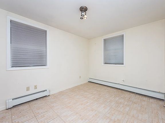 5th image of 2573 38th St #1