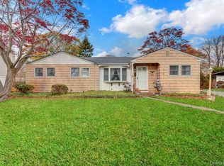 35 19th Ave, Bay Shore, NY 11706