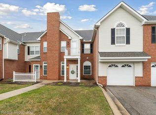 584 Olde English Cir, Howell, MI 48855