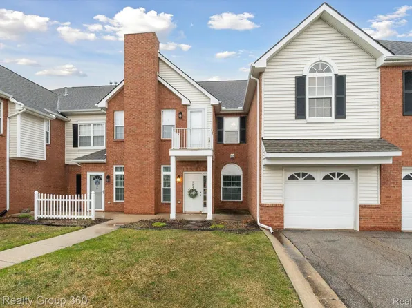 584 Olde English Cir, Howell, MI 48855