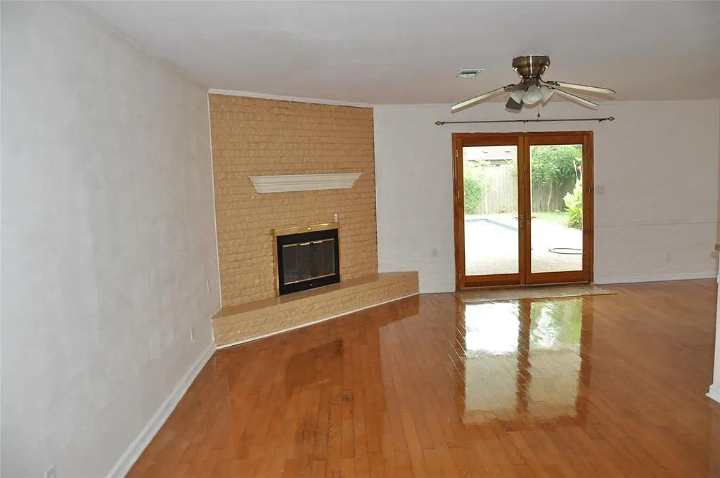 3 bed, 2.0 bath, 1861 sqft, $2,200 — Photo 4