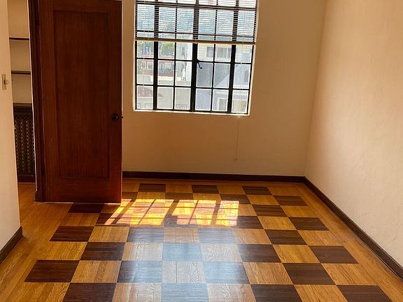 4th image of 2340 Francisco St #303