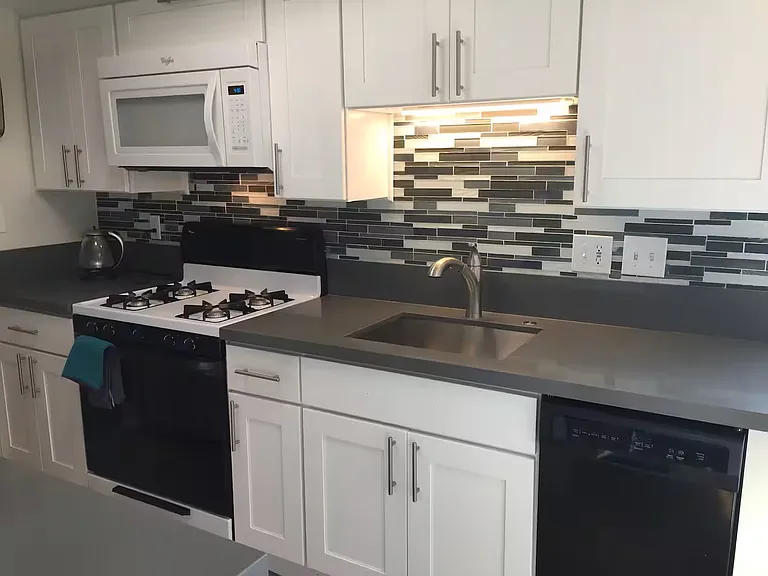 2055 Albatross St #4 — Photo 9